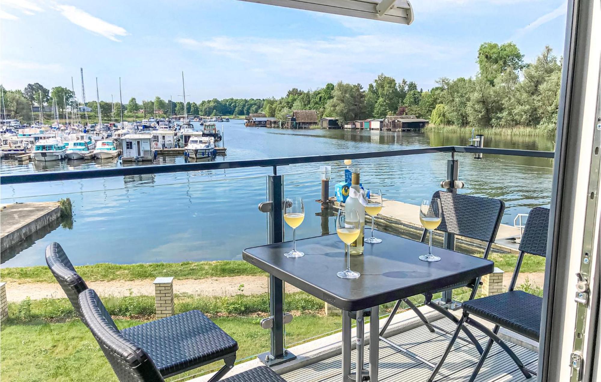 Lovely Apartment In Rechlin With Kitchen 外观 照片